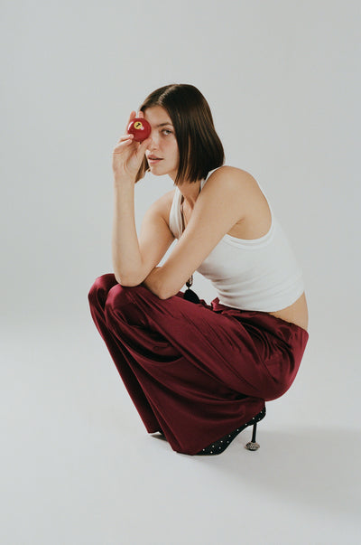 girl wearing roma silk pants in wine