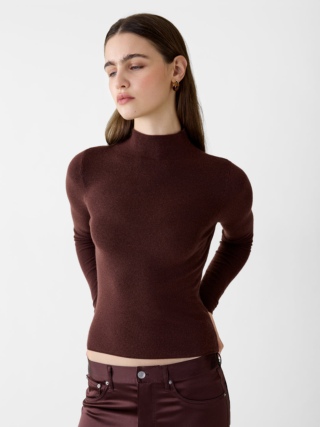 Chocolate brown lightweight cashmere turtleneck sweater with a sculpted, slim-fit silhouette.